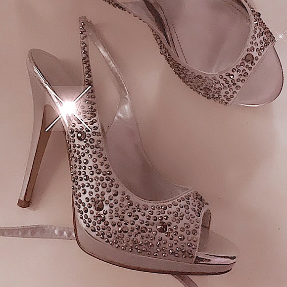 Beautiful Silver Bling Slingback Pumps - Picture 2 of 4